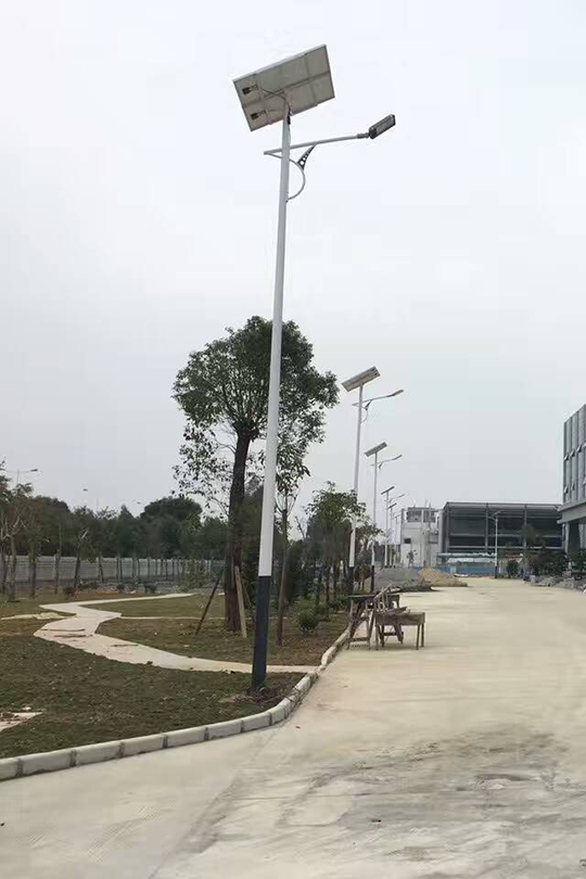 东莞8米70W太阳能路灯工程